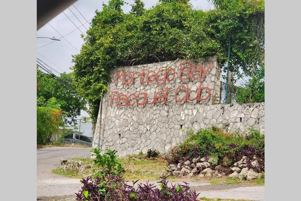 Racquet Club Must Stay #2 Beds Montego Bay